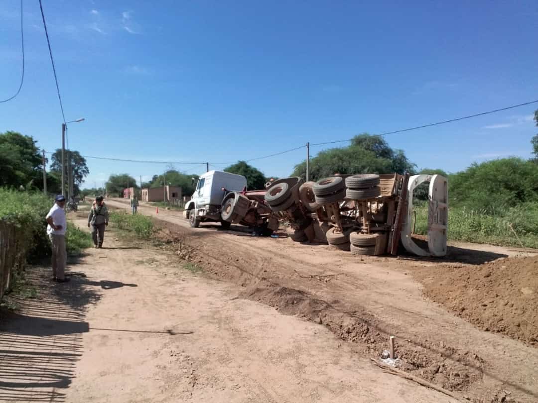 VUELCO CAMION SAUZALITO