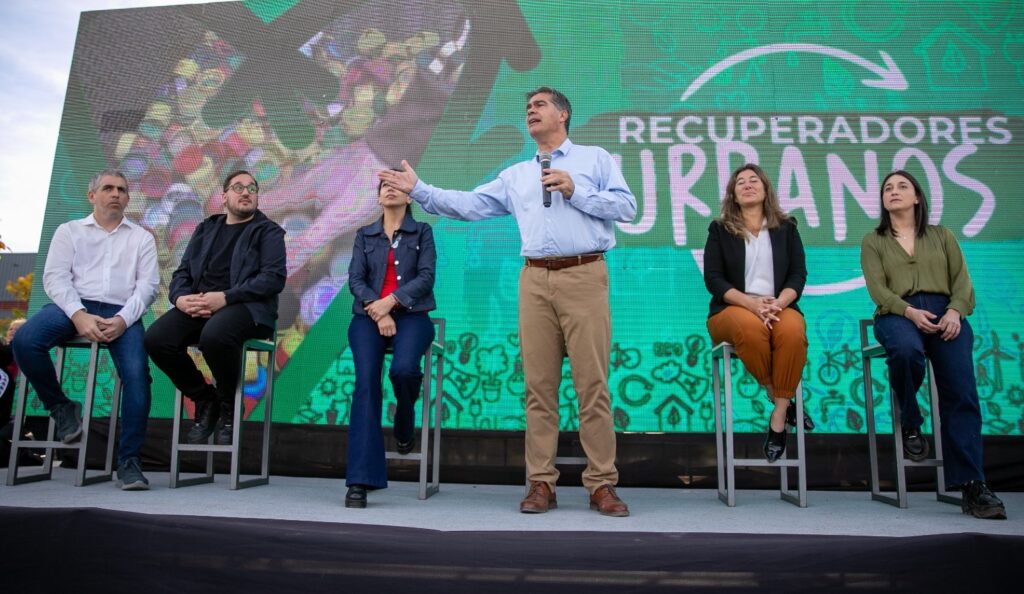 d2b763b0-d95a-4e69-9259-5647345fbd92