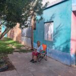 Tiene 89 años y vive aterrorizada por un poste de teléfono