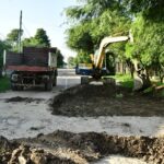 El municipio de Castelli inició los trabajos de pavimentación de la calle Salta