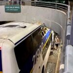 Colectivo que llevaba hinchas de Chaco For Ever se incrustó en un túnel en Bánfield