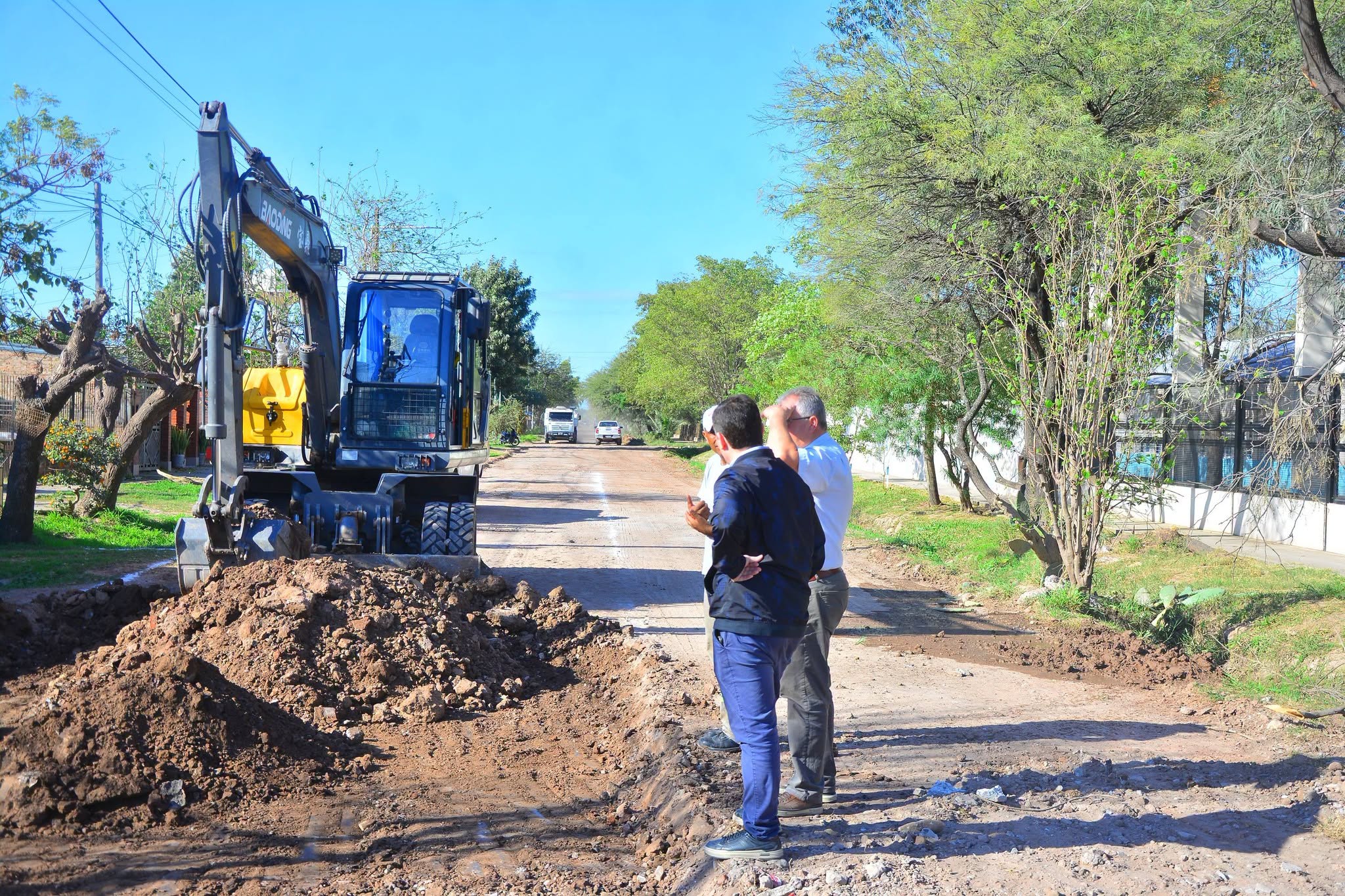 El Intendente Pio Sander y el Secretario de Gobierno Pablo Barnes supervisaron la obra que avanza por calle Sargento Cabral