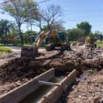 Sáenz Peña: Continúa la construcción de canal revestido en el barrio San Martín